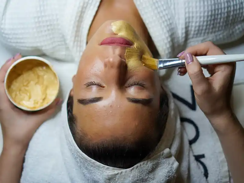 Eyebrow threading services at NY Brows and Threading Salon highlighting beauty enhancements for clients.